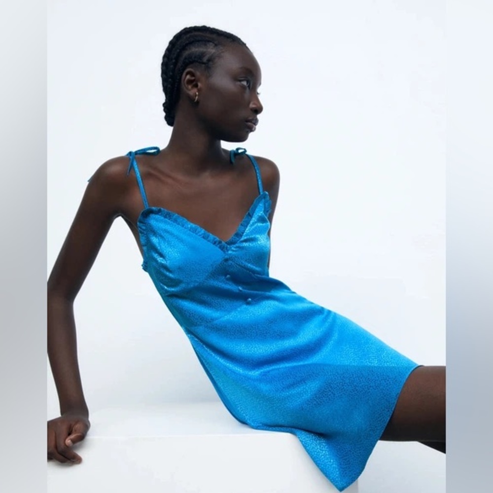 Zara Satin Tie Strap Mini Dress
Blue Sleeveless Size Small
